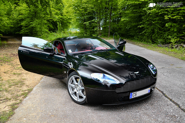 aston martin v8 vantage